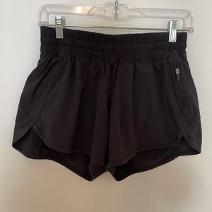 Lululemon Tracker 4in Low Rise Short Size 8 Black